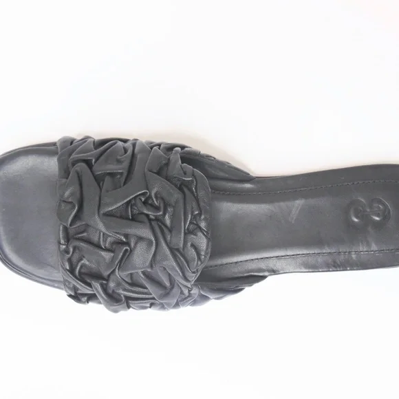U001 Flat SandalBlackMultiple Sizes